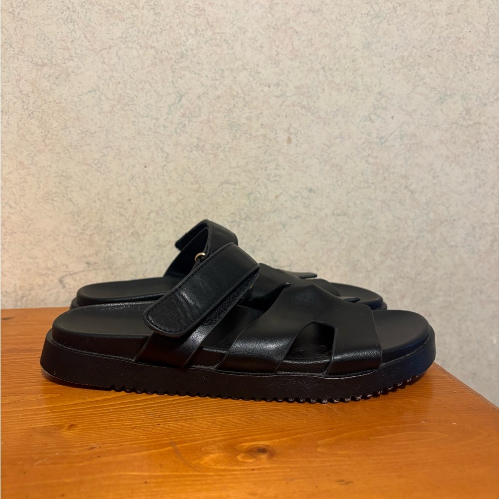 Black Leather Sandals with Subtle Logo Detail women’s size 6